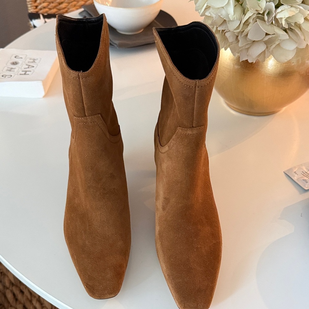 NWOB Nordstrom Lea Suede Booties